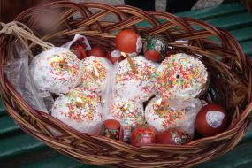 Easter cakes and eggs