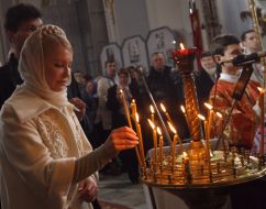 Yulia Tymoshenko puts the candle