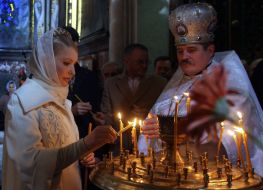 Yulia Tymoshenko lights a candle