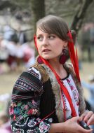 Девушка в украинском национальном костюме