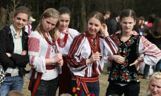 Участницы этнографического фестиваля «Велика Гаївка»