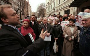 Vasiliy Volga converses with the participants of the mass meeting