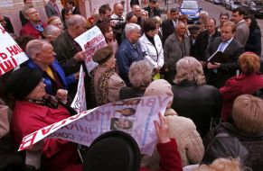Vasiliy Volga converses with the participants of the mass meeting