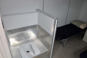 Building for temporary alimony of illegal immigrants