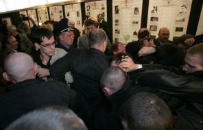 Потасовка во время открытия фотовыставки