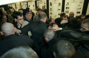 Потасовка во время открытия фотовыставки