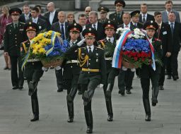 The ceremony of laying flowers