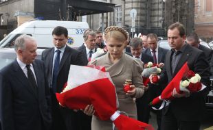 Laying-on of flowers to the portrait of President of Poland