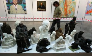 Statuettes of Vladimir Lenin