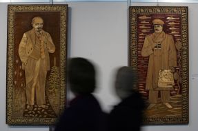 Pictures with representing Vladimir Lenin and Iosiph Stalin