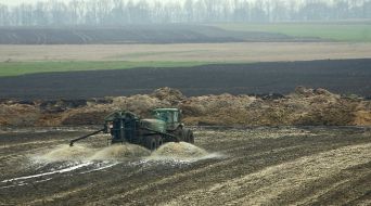 Process of organic matter bringing in soil