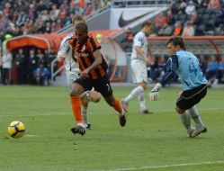 Fernandinho and Yevgeniy Past