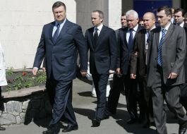 Viktor Yanukovich, Igor Gramotkin, Anatoliy Prisyazhnyuk and Nestor Shufrich