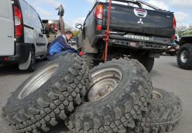 The driver changes the wheel