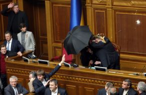 Охранники защищают Литвина