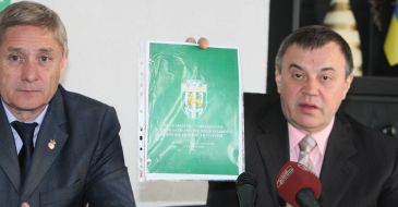 Vladimir Lashkul  and Yaroslav Grisio