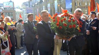 Laying-on of flowers to the monument to Lenin