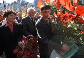 Laying-on of flowers to the monument to Lenin