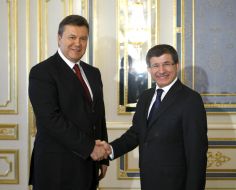 Viktor Yanukovich and Ahmet Davutoglu