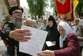Участники православно-патриотического шествия