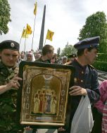 Участники православно-патриотического шествия