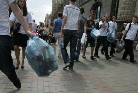 Flash-mob ”Let’s make Kiev clean” participants
