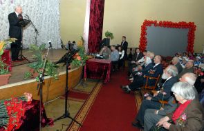 Николай Азаров