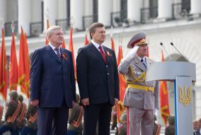 Viktor Yanukovich, Mikhail Ezhel and Ivan Svida