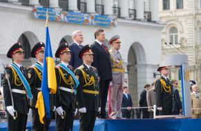 Viktor Yanukovich, Mikhail Ezhel and Ivan Svida