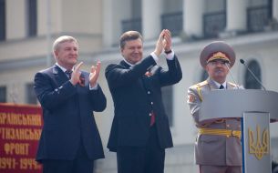Viktor Yanukovich, Mikhail Ezhel and Ivan Svida