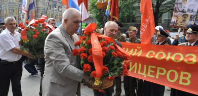 Ceremony of laying-on of flowers