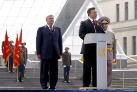 Viktor Yanukovich, Mikhail Ezhel and Ivan Svida