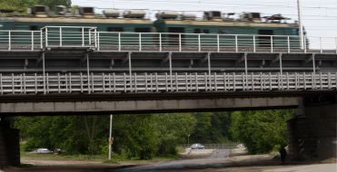 Train on the Darnitsa bridge