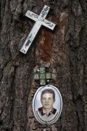 Фотографія, хрест і ікони на дереві