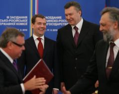 Дмитрий Медведев, Николай Удовиченко, Андрей Костин и Виктор Янукович