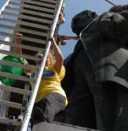 UNP supporters cleared Shevchenko monument