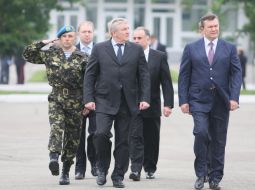 Mikhail Yezhel, Viktor Yanukovich, Miroslav Senik and Vasiliy Gorbal