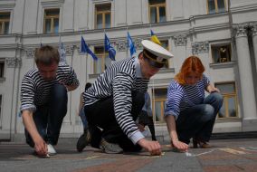 Участники акции-перформанса