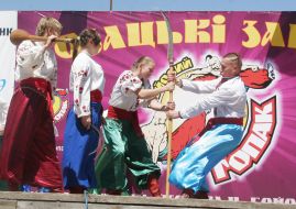 Participants of the festival of battle hopak