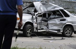 Разбитый автомобиль