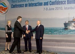 Виктор Янукович, Абдулла Гюль и Нурсултан Назарбаев