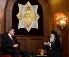 Виктор Янукович и Варфоломей  I