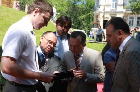 Flowerbed opening participants