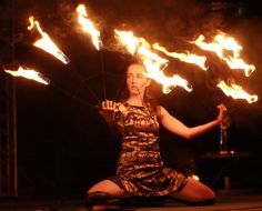 Артистка театра ”Firemagic” (Россия)