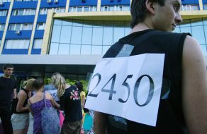 Участница акции протеста