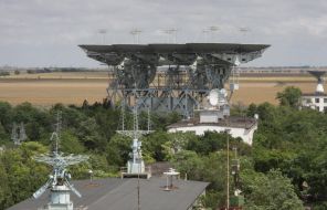 Antennas center for space communications