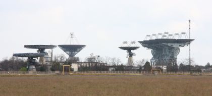 Antennas center for space communications