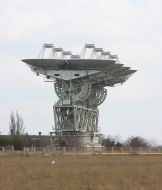 Antennas center for space communications