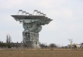Antennas center for space communications