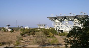 Antennas center for space communications